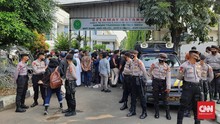 Sidang Tak Disiar Online, Simpatisan Rizieq Datangi PN Jaktim