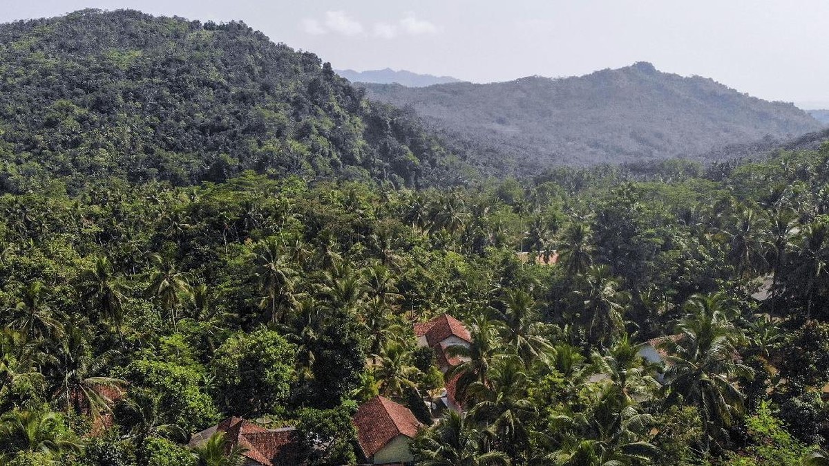 FOTO: Handy Talky, Belajar Jarak Jauh Ala Madrasah di Ciamis