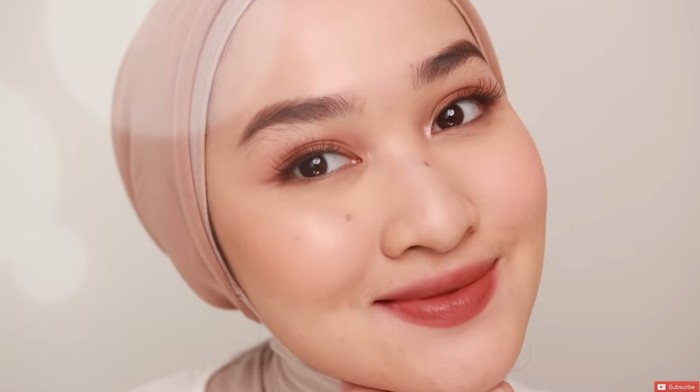 Tampil Fresh Saat Bukber Virtual dengan Tutorial Makeup dari Kiara Leswara