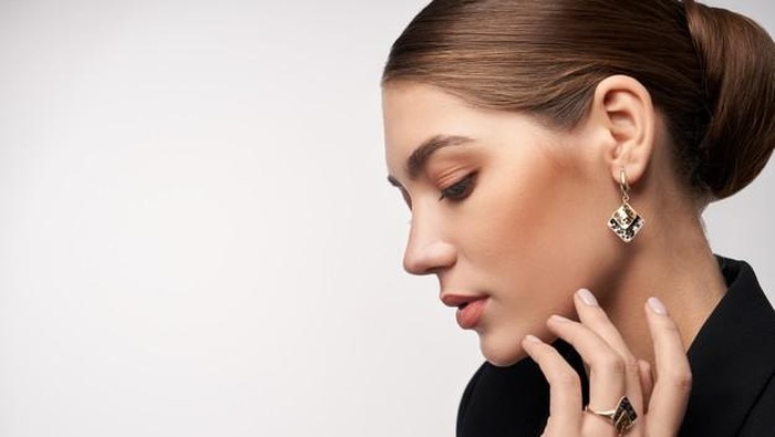 Tips Makeup untuk Kulit Kering, Perhatikan Base Makeup yang Kamu Gunakan!