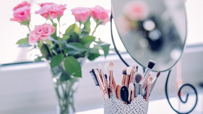 Tips Memilih Item Make Up untuk Dandanan Natural Saat Bukber