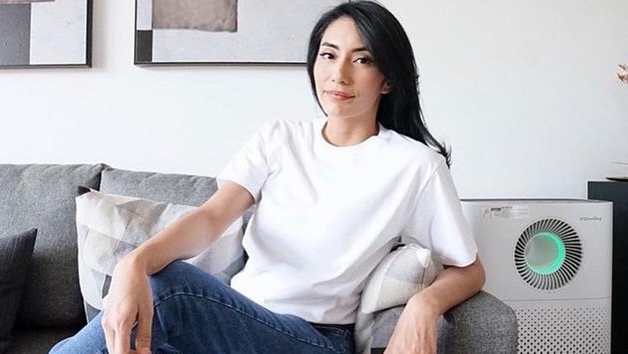 Komentar Tyas Mirasih tentang kehamilan Nagita Slavina diserbu oleh netizen. Yuk kita lihat sosok mantan kekasih Raffi Ahmad ini!
