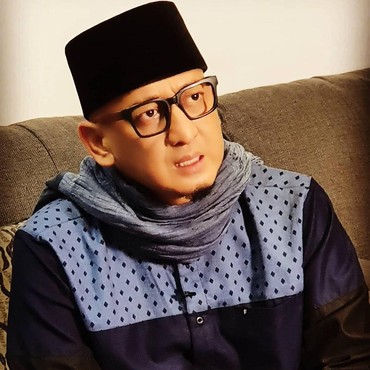 Ustaz Zacky Mirza Kecelakaan Hingga Mobilnya Terbalik?
