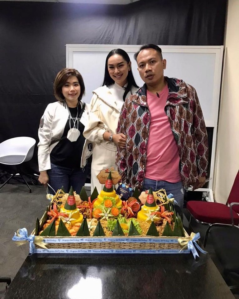 Vicky Prasetyo Berulang tahun ke 37, begini potret vicky dan kalina merayakannya!