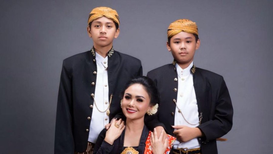 Yuni Shara Yuni Shara
