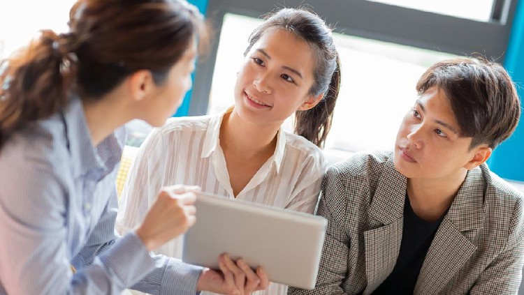 asian Insurance agent give some finance advises to couple about tax or mortgage and investment