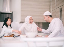 8 Kebiasaan Buruk Saat Puasa Ramadhan yang Bikin Berat Badan Naik