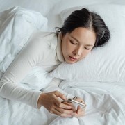 5 Kelebihan Ini Jadi Alasan Pentingnya Memberi Kabar pada Pasangan