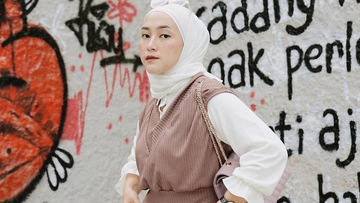 6 Mix and Match Rompi Rajut ala Kenasti Putri, Hijaber Surabaya