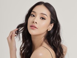 Most Pop: Gaya Seksi Anya Geraldine & Wulan Guritno Pakai Baju Menerawang