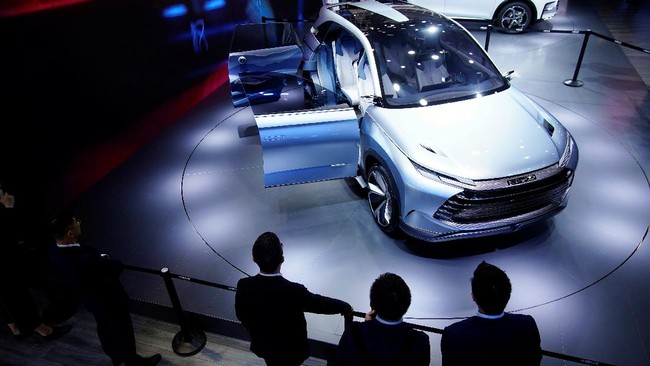 Penjualan mobil di China pada April turun 48 persen dibanding bulan yang sama pada 2021.