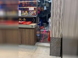 Hii! Restoran Jorok Ini Kedapatan Taruh Ayam Mentah di Lantai