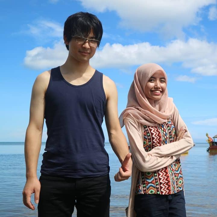<p>Namun keduanya kembali dipertemukan ketika Hiro kembali ke Indonesia. Hiro yang sedang dalam proses mempelajari agama Islam mulai dekat dengan keluarga Lia (Foto: Instagram @liakato23).</p>