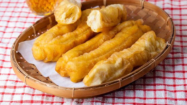 Cakwe jadi salah satu kudapan yang bisa disajikan sebagai menu takjil Anda. Berikut resep praktis cakwe saus kacang untuk berbuka puasa.