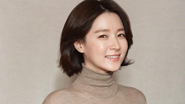img-title Lee Young Ae Beri Bantuan untuk Keluarga Korban Itaewon