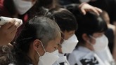 FOTO: Kepala Plontos Siswa Korsel untuk Protes Limbah Nuklir Mahasiswa Korsel mencukur rambut hingga habis di depan Kedubes Jepang sebagai protes atas keputusan Negeri Sakura membuang limbah dari fasilitas nuklir ke laut.