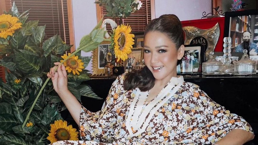 Maia Estianty menceritakan bahwa ia pernah disangka seorang Ladyboy. Kita lihat yuk tampilan Maia Estianty sampai disangka Ladyboy?