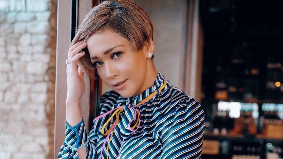 Maia Estianty menceritakan bahwa ia pernah disangka seorang Ladyboy. Kita lihat yuk tampilan Maia Estianty sampai disangka Ladyboy?