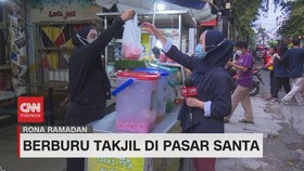 VIDEO: Berburu Takjil di Pasar Santa