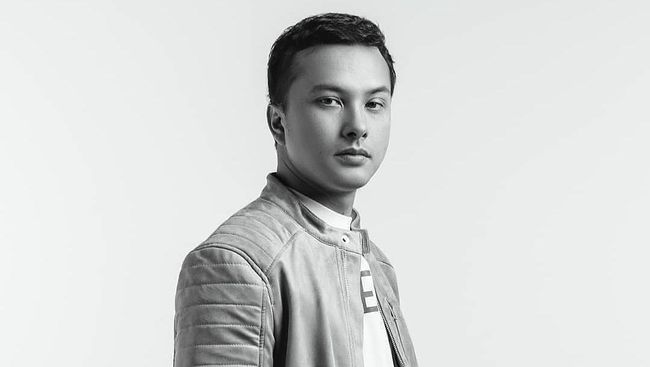 Foto Nicholas Saputra Telanjang Dada Bikin Kaum Perempuan Histeris