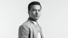 Nicholas Saputra Aktor tampan, Nicholas Saputra mendadak banjir pujian saat antre vaksin. Yuk kita tengok pesona nya!