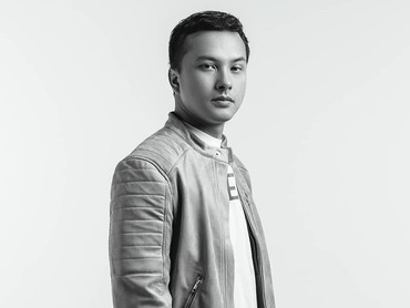 img-title Foto Nicholas Saputra Telanjang Dada Bikin Kaum Perempuan Histeris