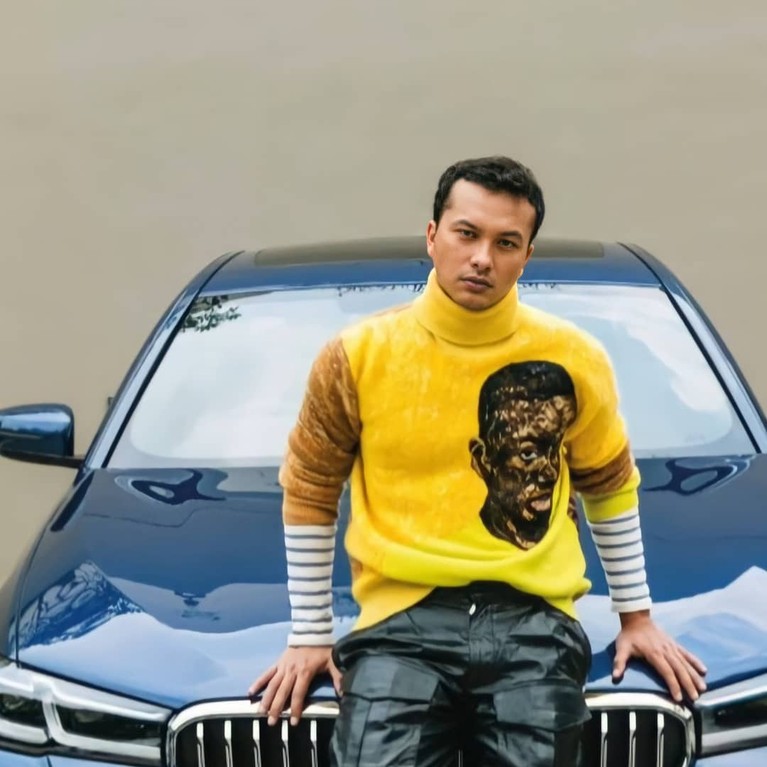 Nicholas Saputra Aktor tampan, Nicholas Saputra mendadak banjir pujian saat antre vaksin. Yuk kita tengok pesona nya!