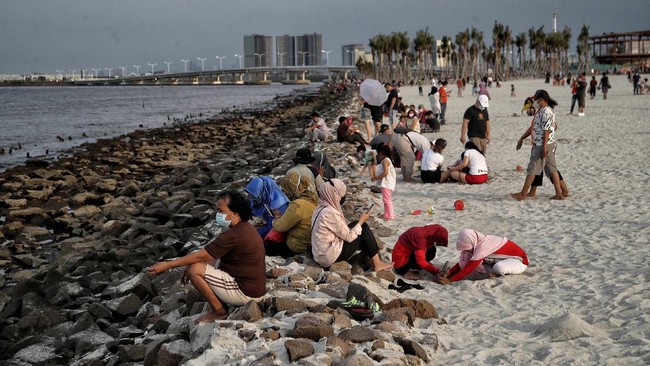 PT Pantai Indah Kapuk Dua Tbk atau PIK2 (PANI) mengincar investasi Rp40 triliun di kawasan PIK2. Investasi itu diincar usai Jokowi menetapkan PIK jadi PSN.