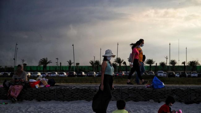 Polisi Bantah Larang Kibar Merah Putih di Pantai Indah Kapuk Kapolres Metro Jakarta Utara Kombes Guruh Arif Darmawan menyatakan polisi tak pernah melarang pengibaran bendera merah putih di Pantai Indah Kapuk.