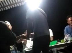 Beredar Video Bagi-bagi Uang Segepok Jelang PSU Pilkada Rohul