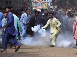 PM Pakistan Minta Setop Demo Anti-Prancis, 5 Orang Ditusuk di Masjid Albania