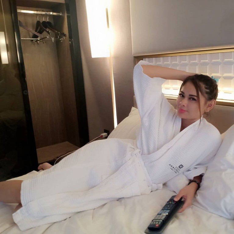 Sosok wanita cantik viral karena wajahnya mirip dengan Iis Dahlia. Yuk kita lihat sosoknya!
