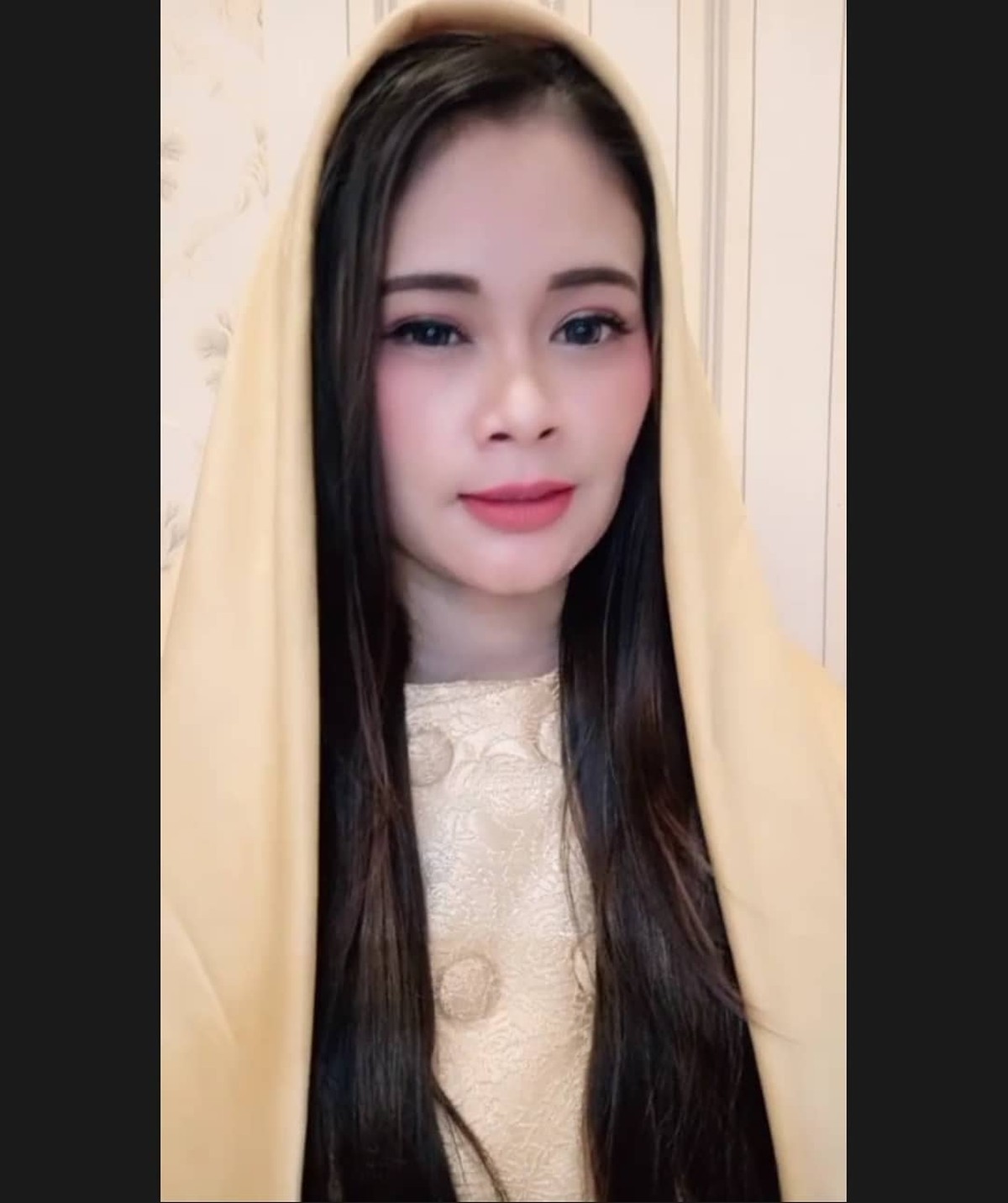 Sosok wanita cantik viral karena wajahnya mirip dengan Iis Dahlia&period; Yuk kita lihat sosoknya&excl;