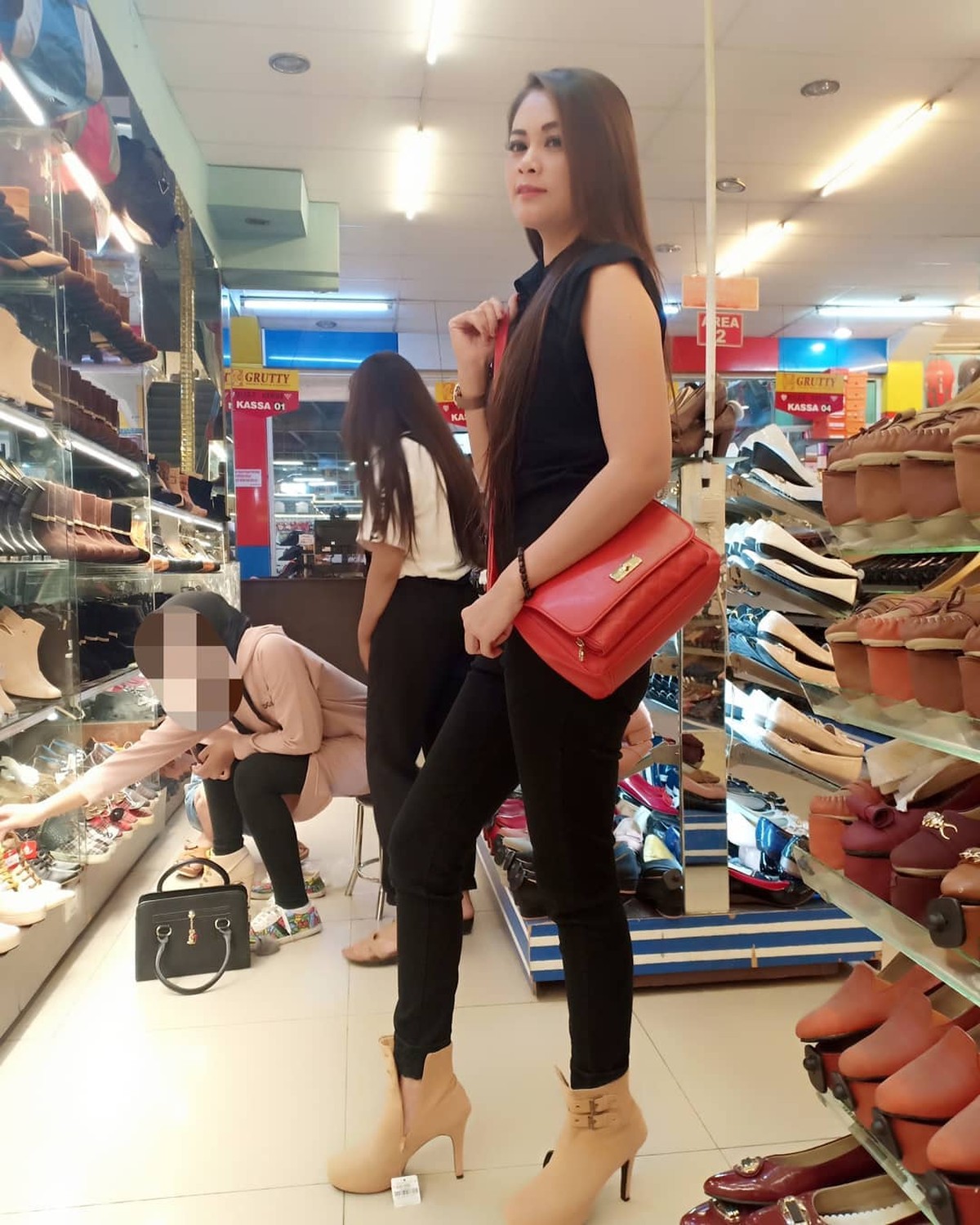 Sosok wanita cantik viral karena wajahnya mirip dengan Iis Dahlia&period; Yuk kita lihat sosoknya&excl;