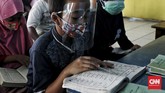 FOTO: Giat Anak-anak Tadarusan di Bulan Ramadan Sembari memakai masker, anak-anak giat menjalani ibadah tadarus Al-Qur'an di bulan suci Ramadan.