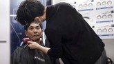 FOTO: Tren Rias Wajah Pria Jepang Di Jepang, tren make up untuk pria makin menjamur. Ya, untuk pria, bukan untuk wanita.