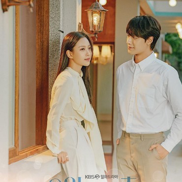 Tatapan Manis Lee Do Hyun untuk Go Min Si di Poster Drama 'Youth Of May'