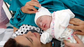 KULIT BUNDA PENGHANGAT UNTUK BAYI