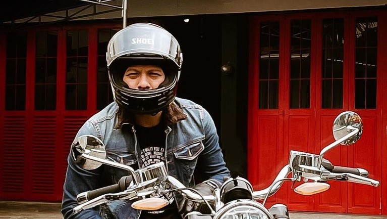 Ariel Noah Ariel Noah dengan motornya