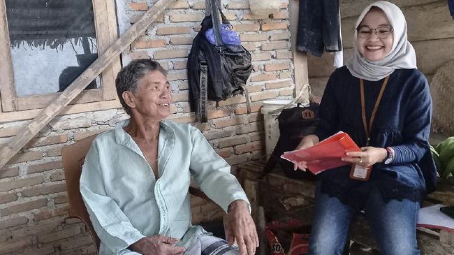 Cerita Mantri BRI Usra Bangkitkan UMKM Pasca Gempa Mamuju Usra selaku Mantri BRI menghadapi keterbatasan infrastruktur hingga bencana alam Mamuju demi menjangkau penduduk yang belum mengenal layanan perbankan.