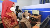 FOTO: Perempuan Indonesia Berkebaya Sambut Hari Kartini Menyambut Hari Kartini, perempuan Indonesia dari berbagai lini dan bidang pekerjaan mengenakan kebaya.
