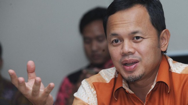 Wali Kota Bogor Bima Arya meminta masyarakat Kota Bogor mengurangi mobilitas untuk menekan penularan Covid-19 selama PPKM Darurat.