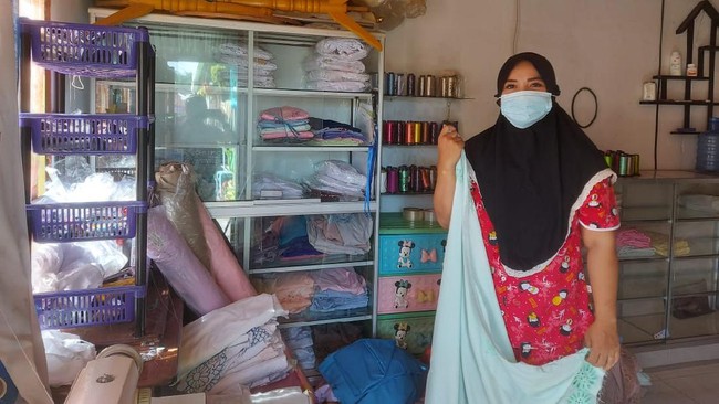 Pengusaha mukena bordir, Rima Melati menjadi bukti ketangguhan Kartini masa kini yang terus berjuang mengembangkan bisnisnya hingga mancanegara.