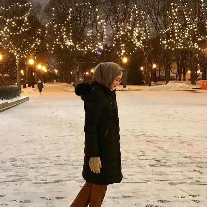<p>Desy Ratnasari kini tengah menggeluti dunia politik. Meski tak lagi aktif sebagai artis, wanita 47 tahun itu selalu menjaga penampilannya. (Foto: Instagram @desyratnasariterdepan).</p>