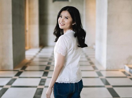 Felicia Tissue Rayakan Hari Kartini, Foto Berkebaya dengan Caption Bijak