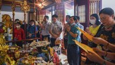FOTO: Festival Hung Kings, Bukti Sukses Vietnam Lawan Pandemi Dianggap sebagai negara yang sukses menangani pandemi Covid-19 sejak awal, Vietnam gelar festival Hung Kings dengan hadirkan puluhan ribu massa.