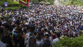 FOTO: Festival Hung Kings, Bukti Sukses Vietnam Lawan Pandemi Dianggap sebagai negara yang sukses menangani pandemi Covid-19 sejak awal, Vietnam gelar festival Hung Kings dengan hadirkan puluhan ribu massa.