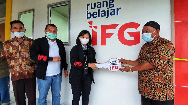 IFG meresmikan Ruang Belajar dengan fasilitas memadai di SDN 02 Cileuksa yang terdampak bencana dan sudah tidak digunakan pasca banjir di Bogor pada awal tahun.
