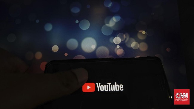 Sepanjang tahun 2023, tercatat orang Indonesia menghabiskan banyak waktunya untuk menonton YouTube. Simak ciri-ciri kecanduannya.