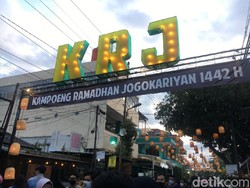 Serunya Berburu Takjil di Kampung Ramadan Jogokariyan
